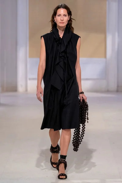 Look 13